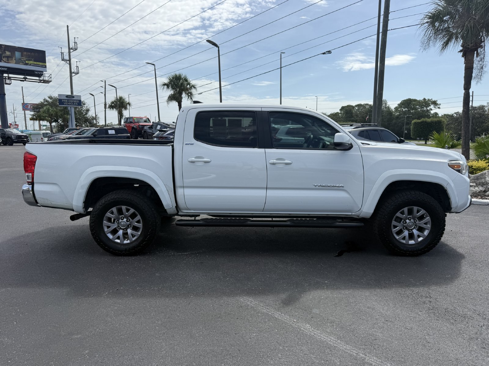 Used 2017 Toyota Tacoma SR5 RWD image 3