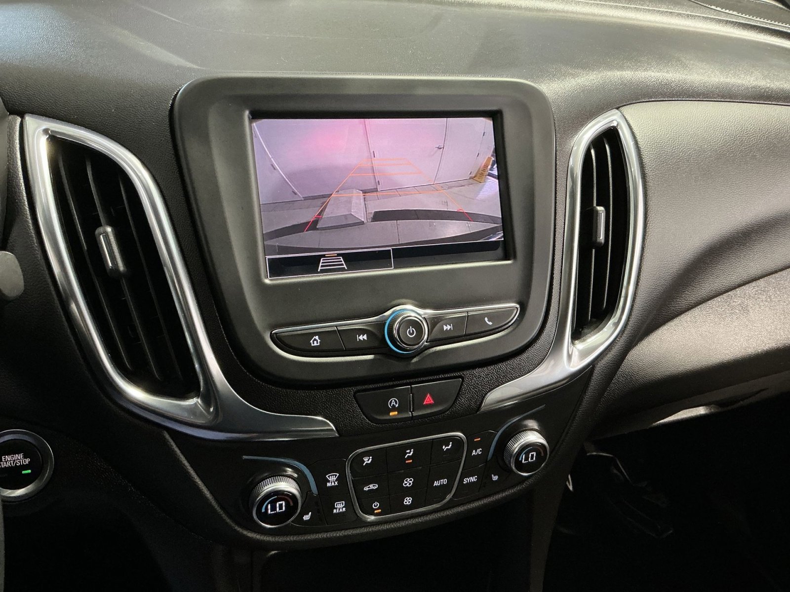 Used 2023 Chevrolet Equinox LT image 27