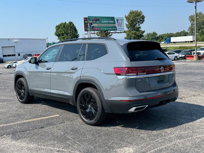 Used 2025 Volkswagen Atlas SE image 3