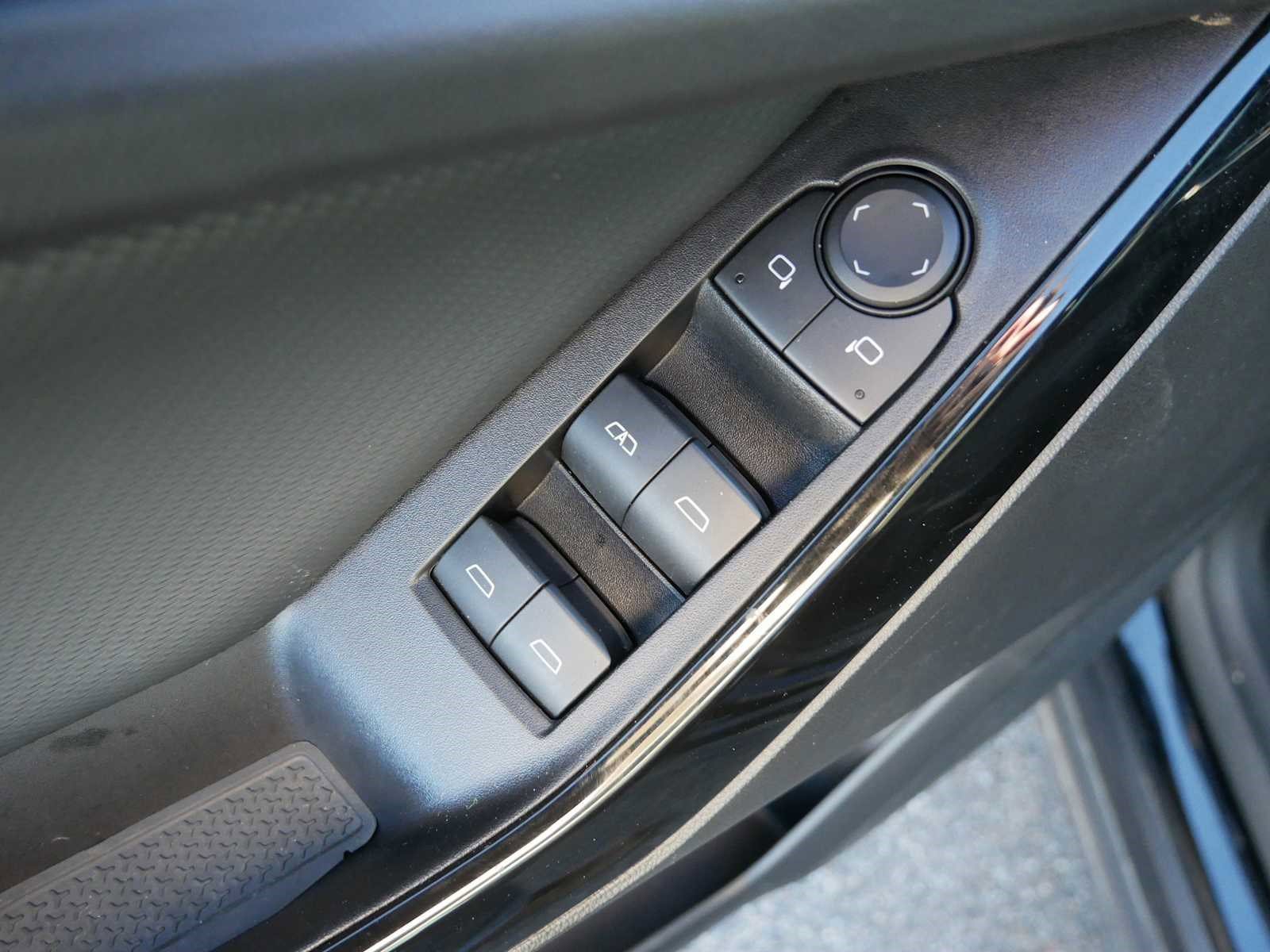 Used 2025 Chevrolet Equinox LT image 21