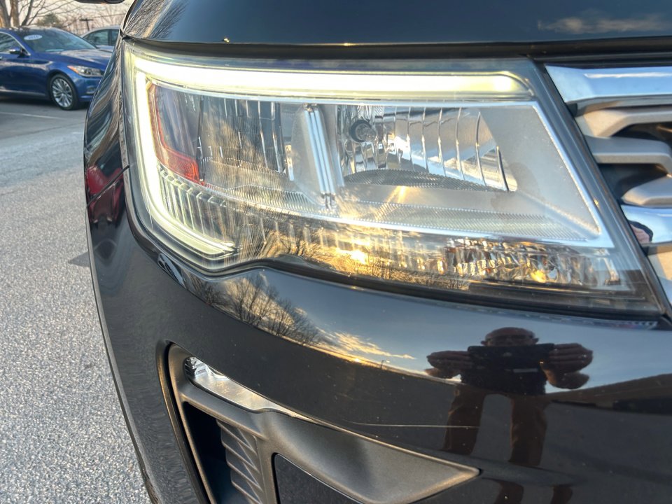 Used 2019 Ford Explorer Limited w/ Class III Trailer Tow Package image 24