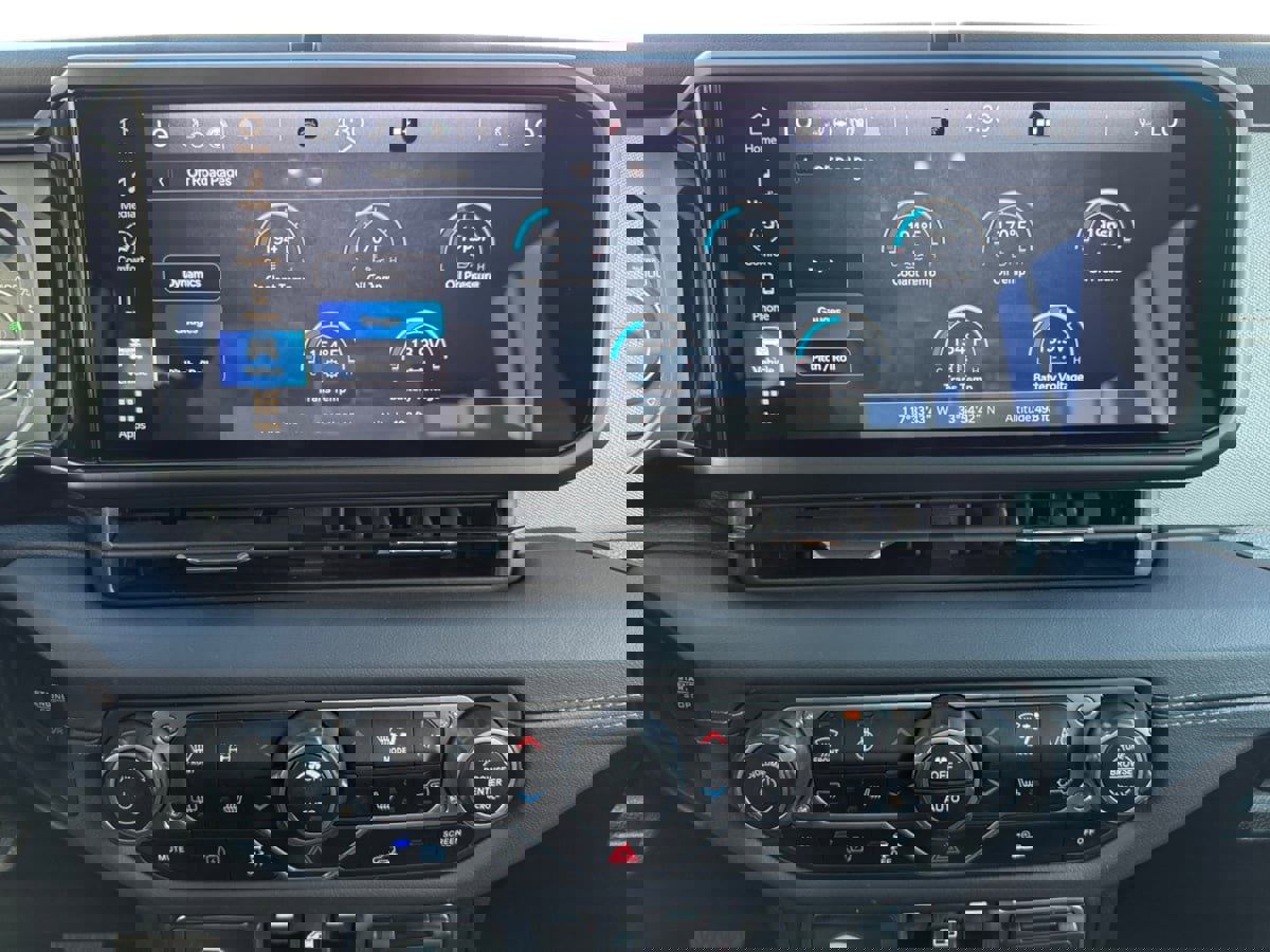 Used 2024 Jeep Wrangler Sahara image 14