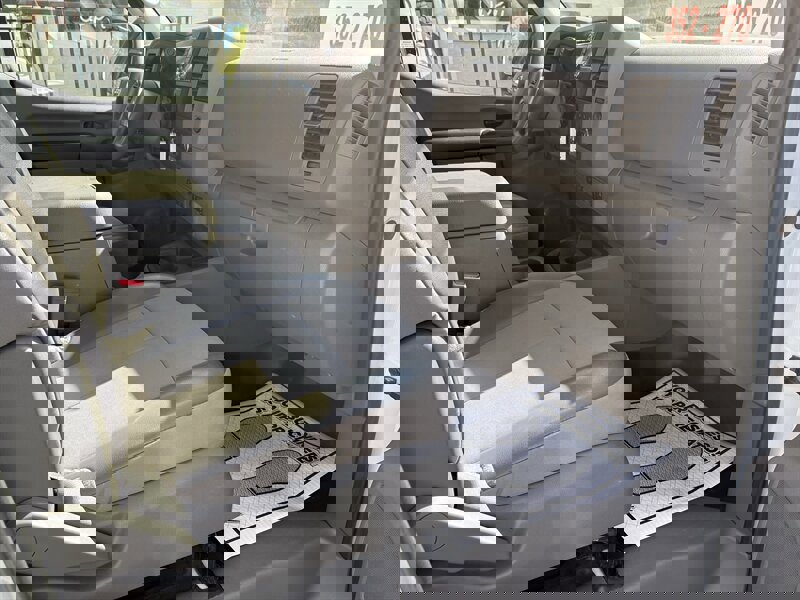 Used 2018 Nissan NV 2500 SV image 22