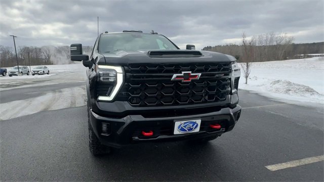 New 2026 Chevrolet Silverado 2500 ZR2 image 3