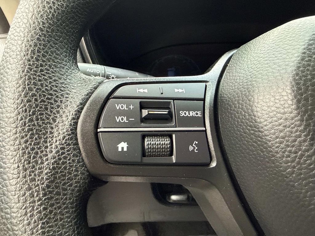 Used 2025 Honda CR-V LX image 31