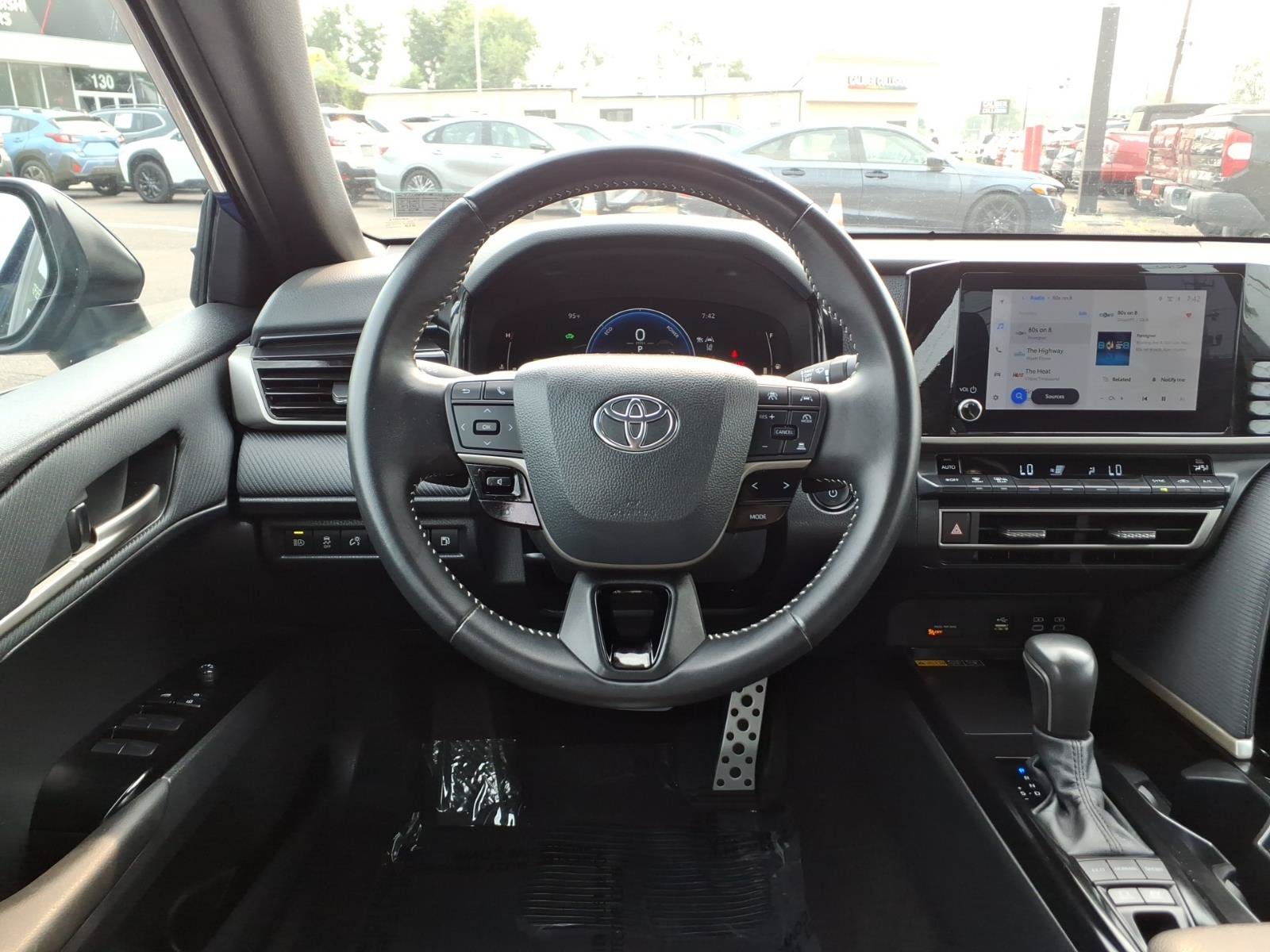 Used 2025 Toyota Camry SE FWD image 13