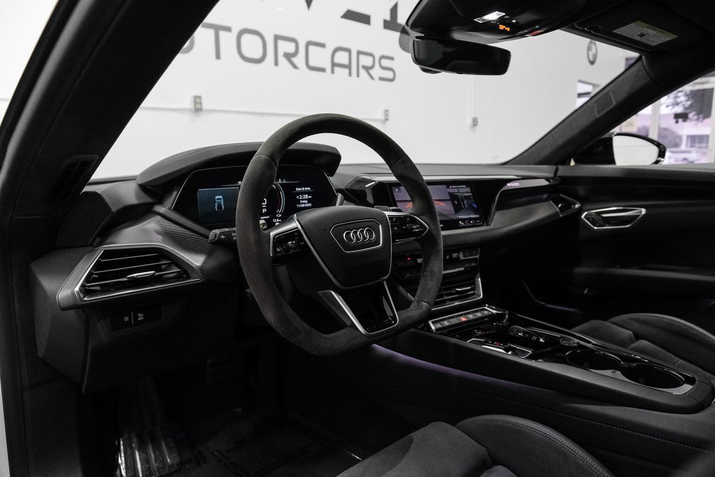 Used 2024 Audi e-tron GT Prestige image 3