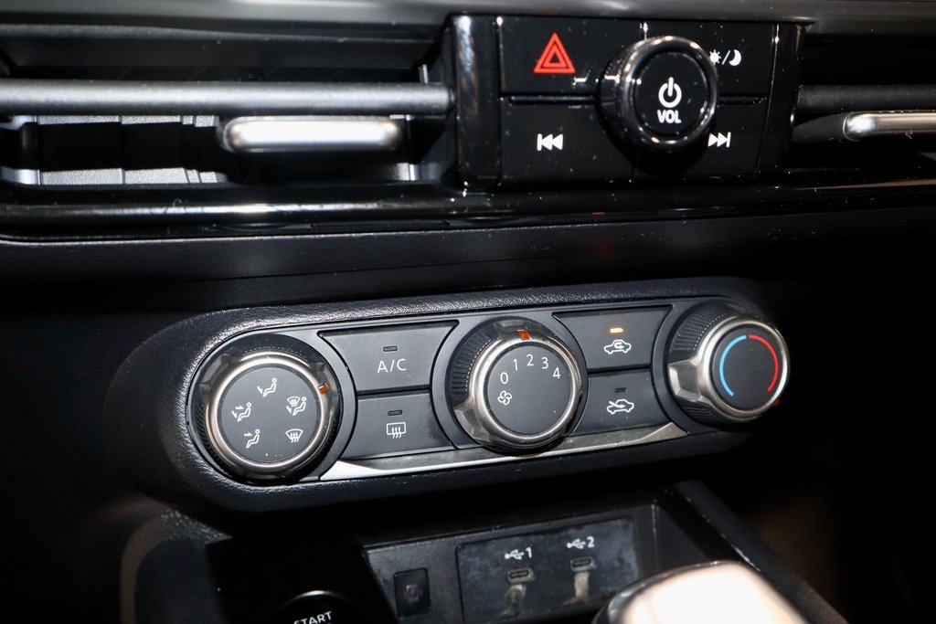 Certified 2025 Nissan Kicks SV image 32