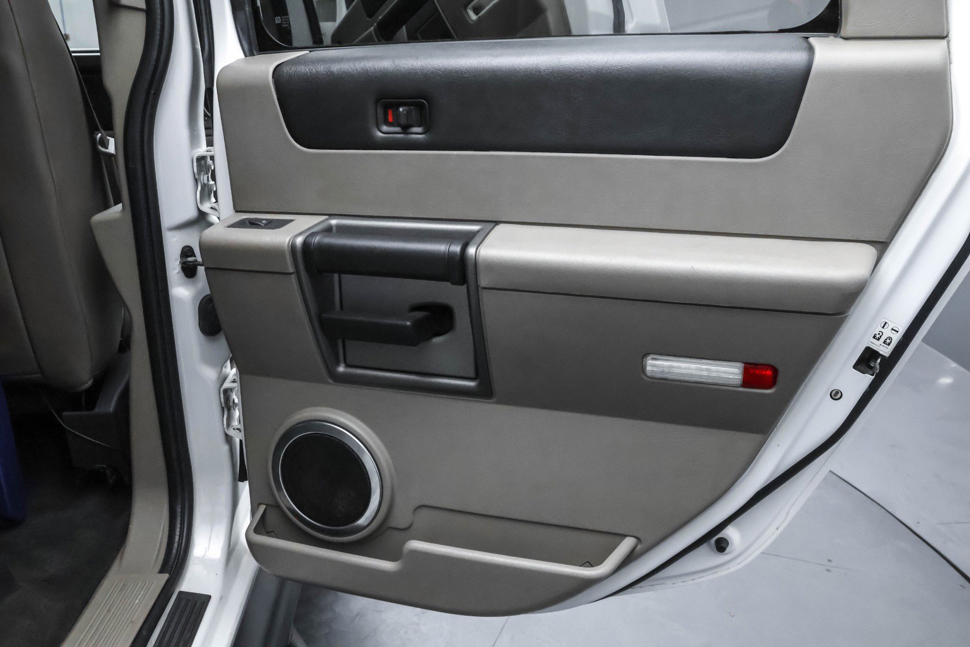 Used 2003 HUMMER H2 Luxury w/ Preferred Equipment Group image 13