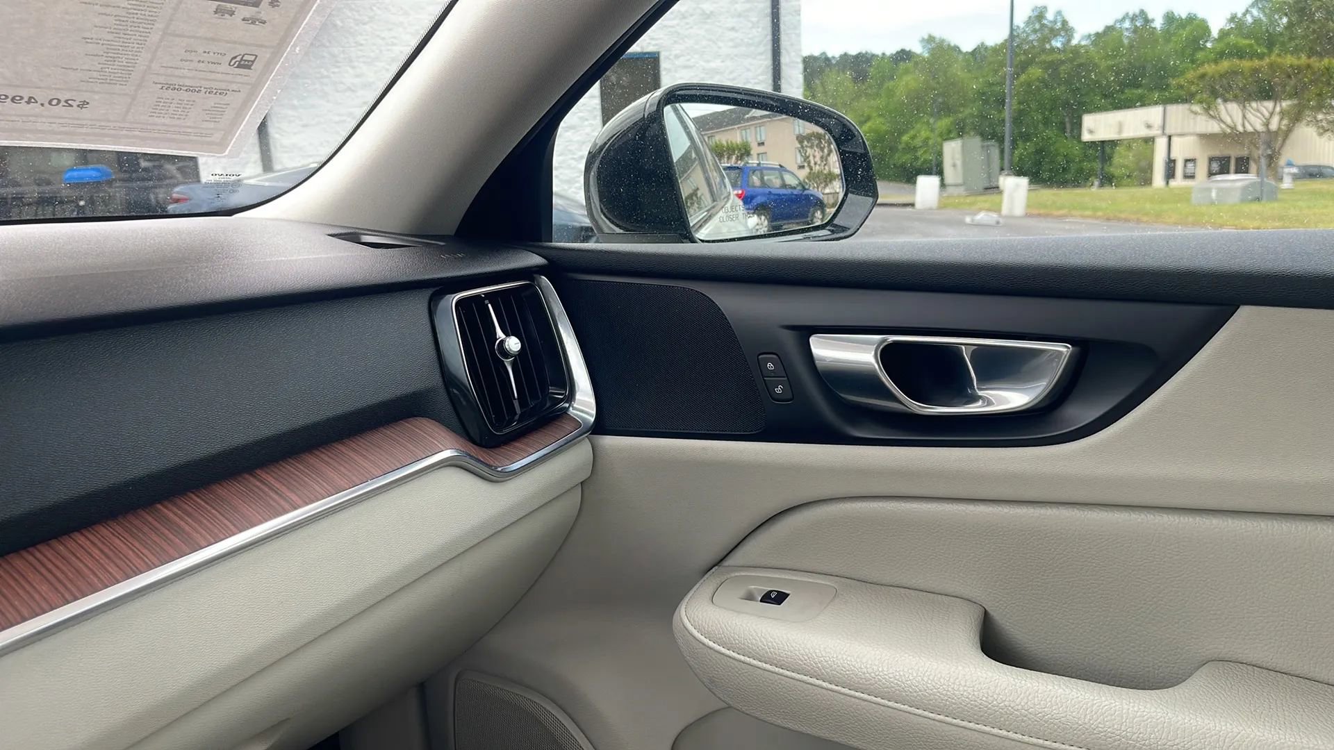 Used 2022 Volvo S60 B5 Momentum w/ Premium Package image 18