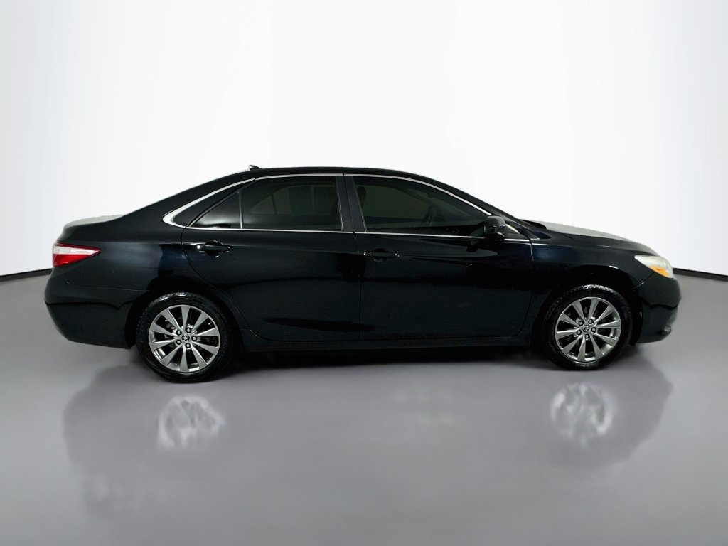 Used 2015 Toyota Camry XLE w/ Moonroof Package FWD image 9