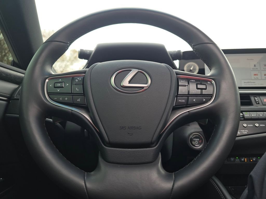 Certified 2025 Lexus ES 300h w/ Premium Package image 20
