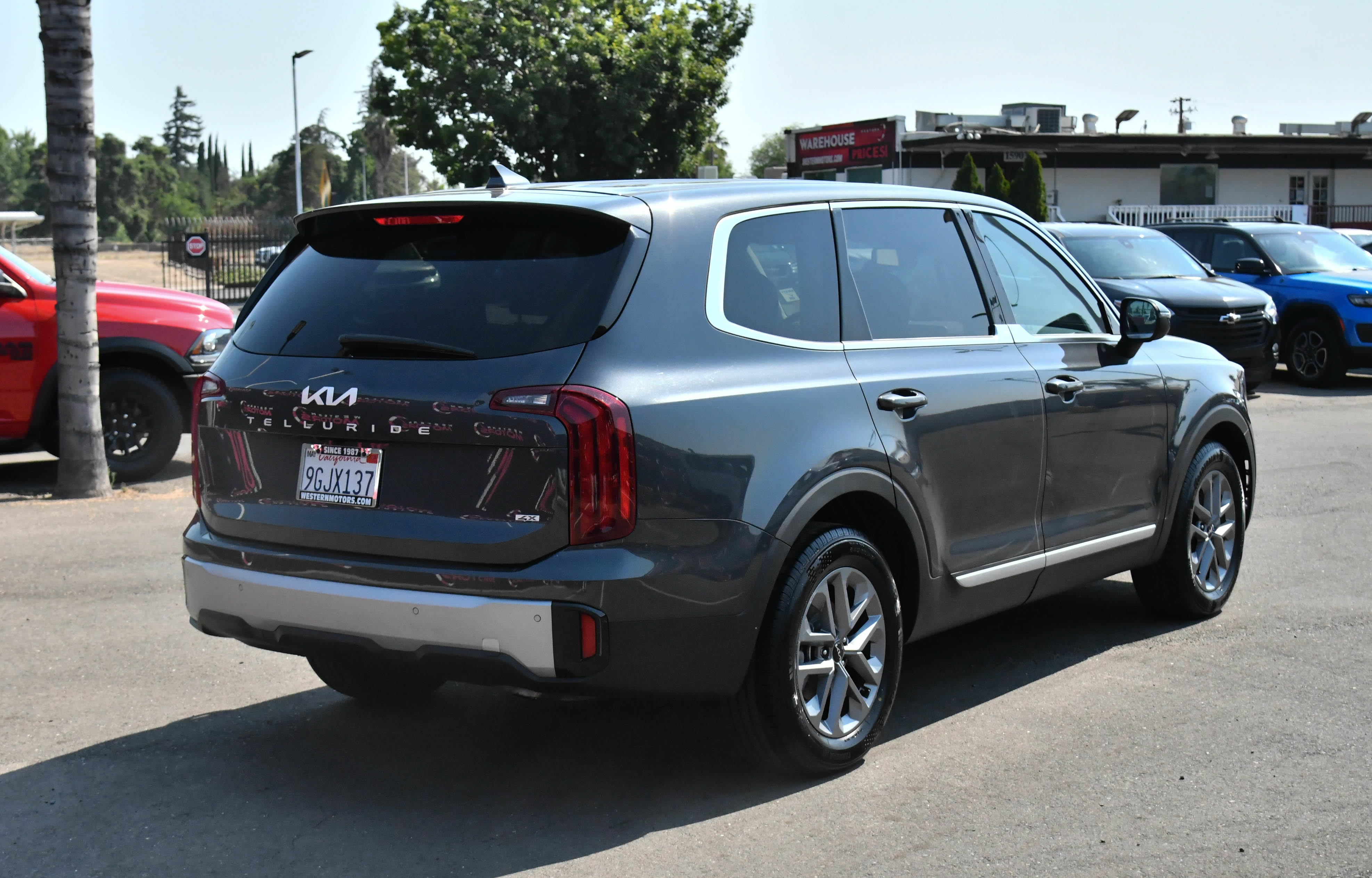 Used 2023 Kia Telluride LX AWD/4WD image 8