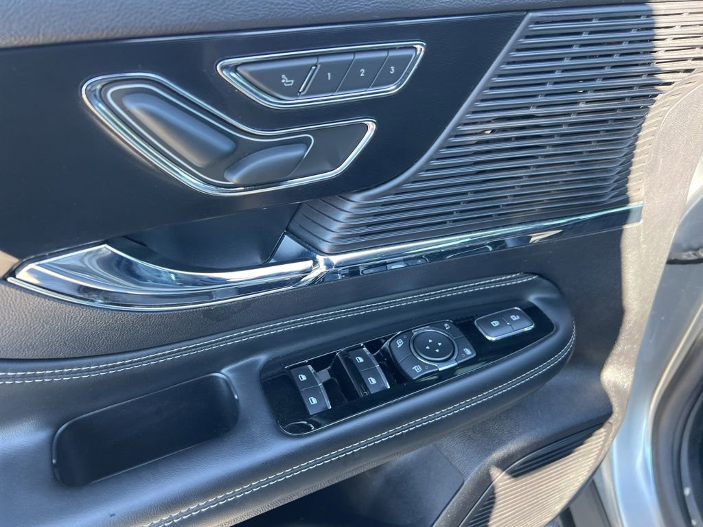 Used 2022 Lincoln Corsair Standard w/ Equipment Group 101A image 22