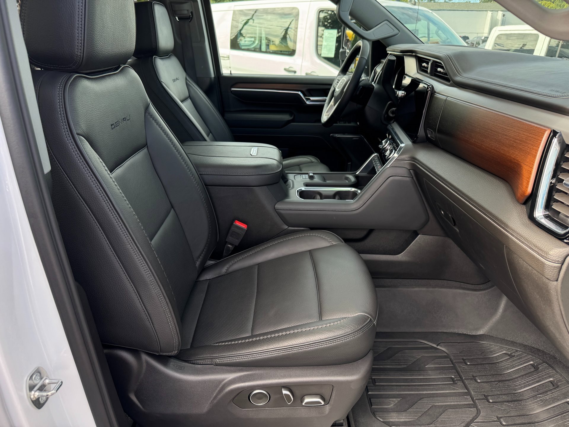 Used 2024 GMC Sierra 3500 Denali image 18