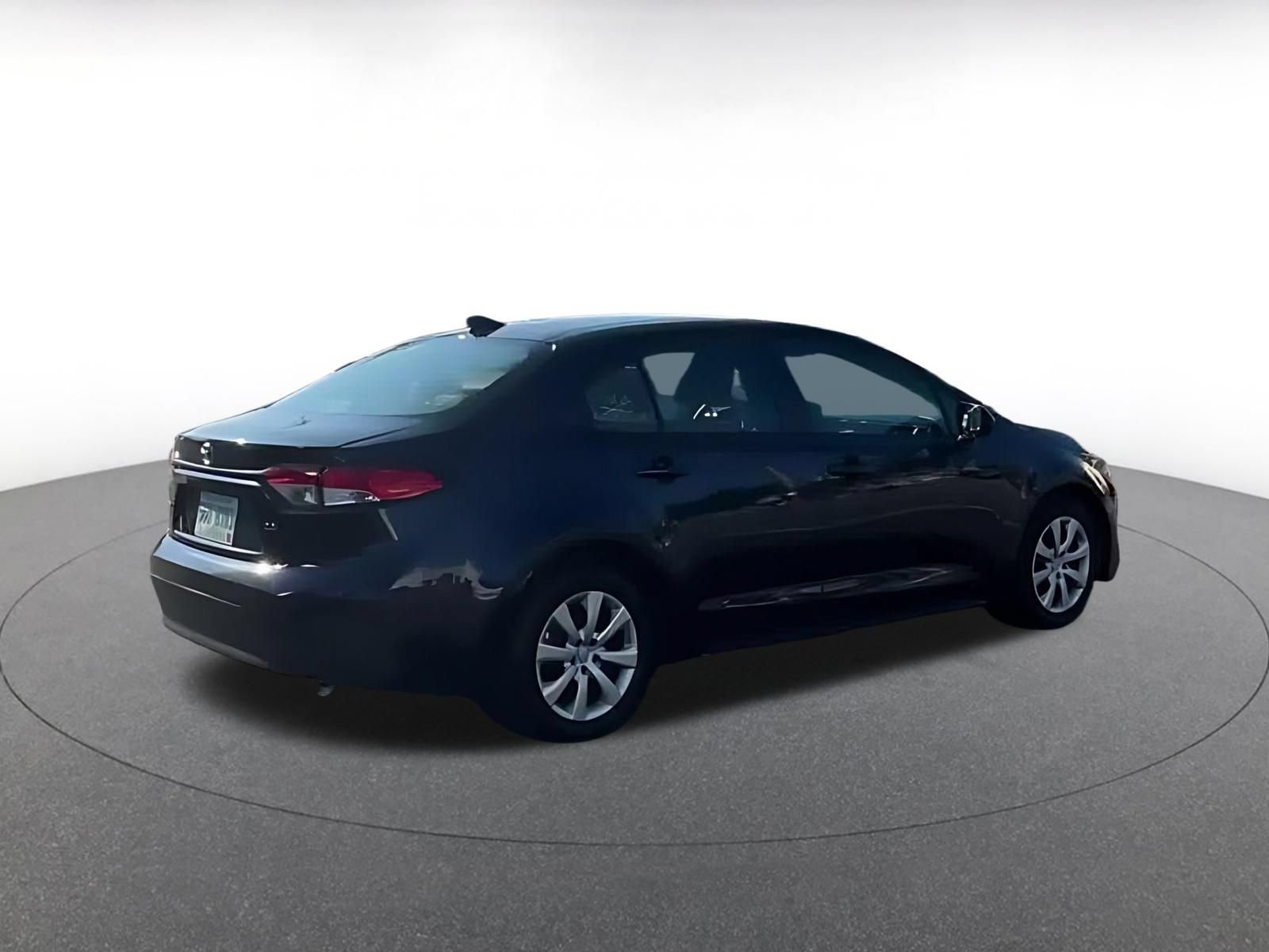 Used 2025 Toyota Corolla LE FWD image 9
