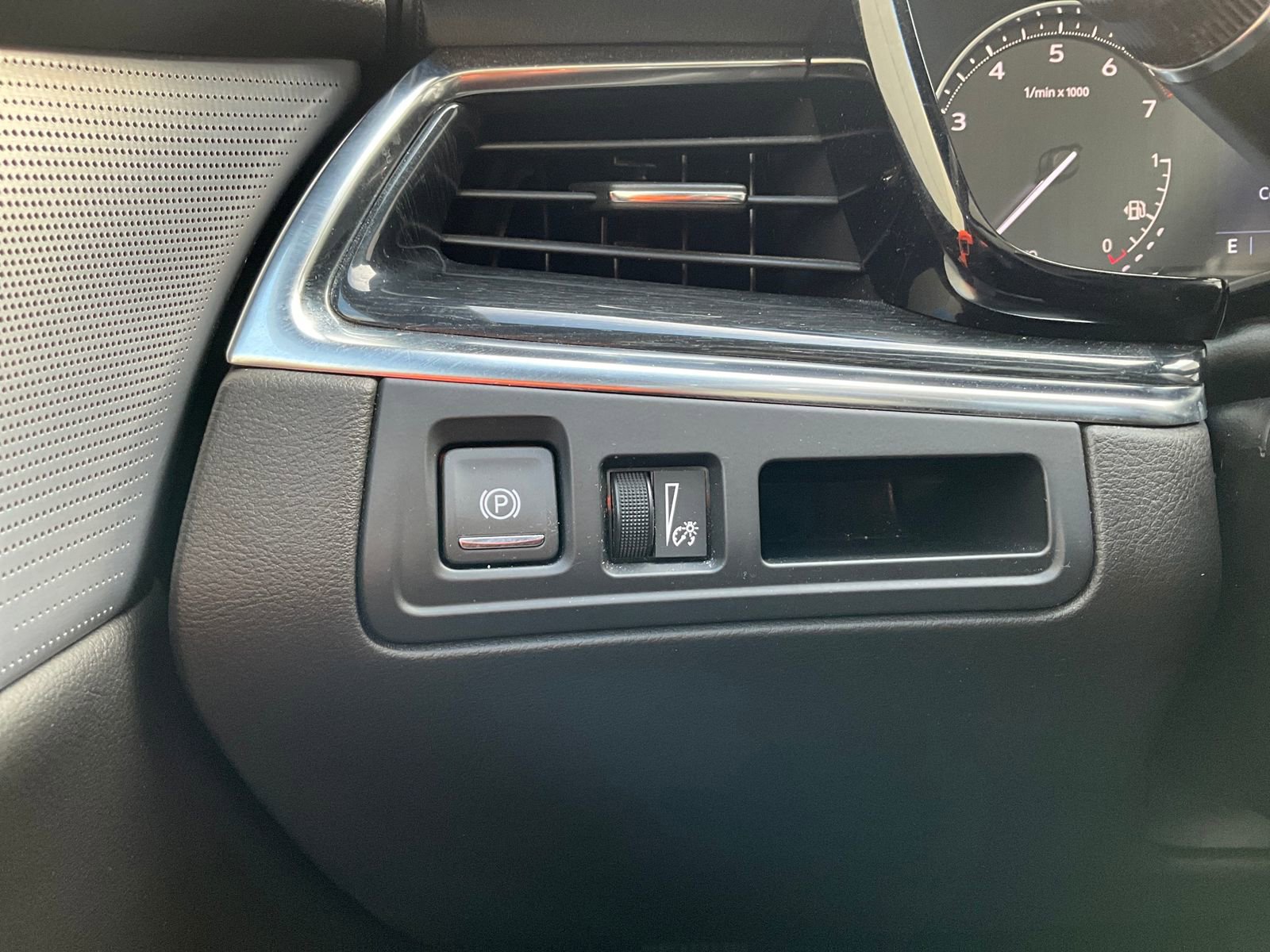 Used 2022 Cadillac XT5 Premium Luxury w/ LPO, Floor Liner Package image 27