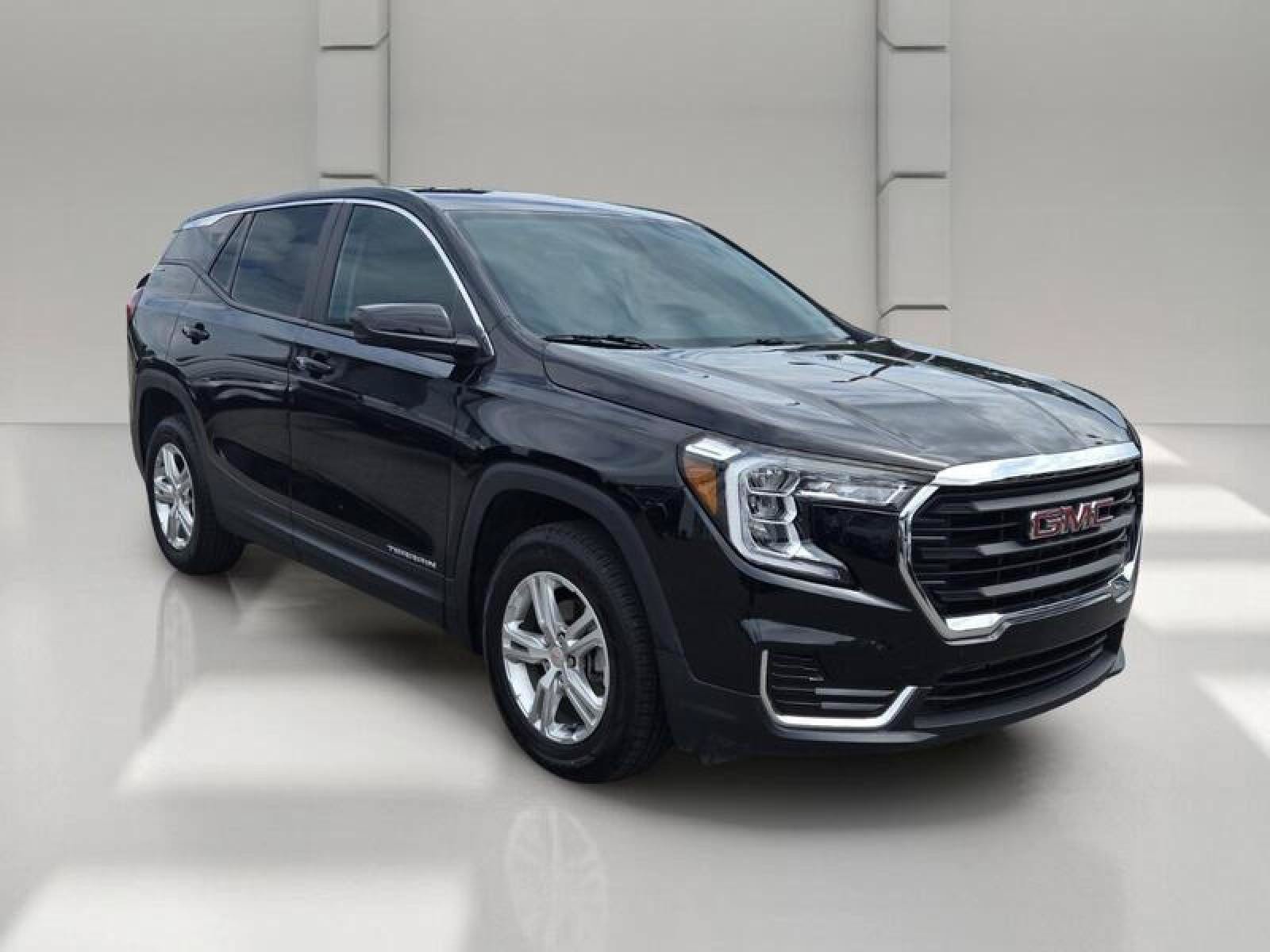 Used 2024 GMC Terrain SLE AWD/4WD image 3
