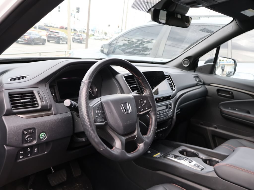 Used 2025 Honda Passport TrailSport image 9