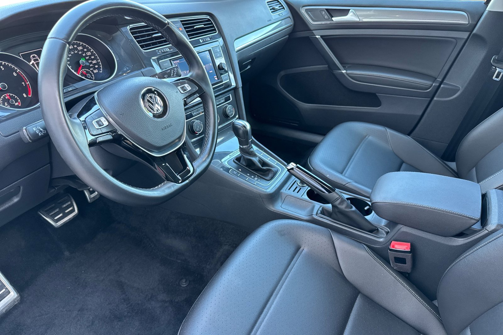 Used 2019 Volkswagen Golf Alltrack S image 10