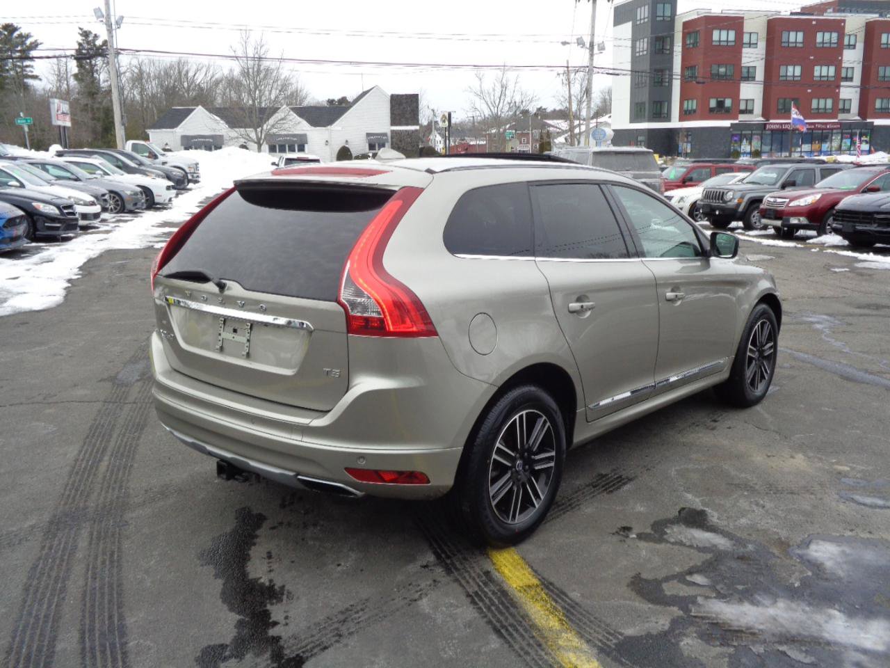 Used 2016 Volvo XC60 T5 Platinum w/ Protection Package FWD image 12