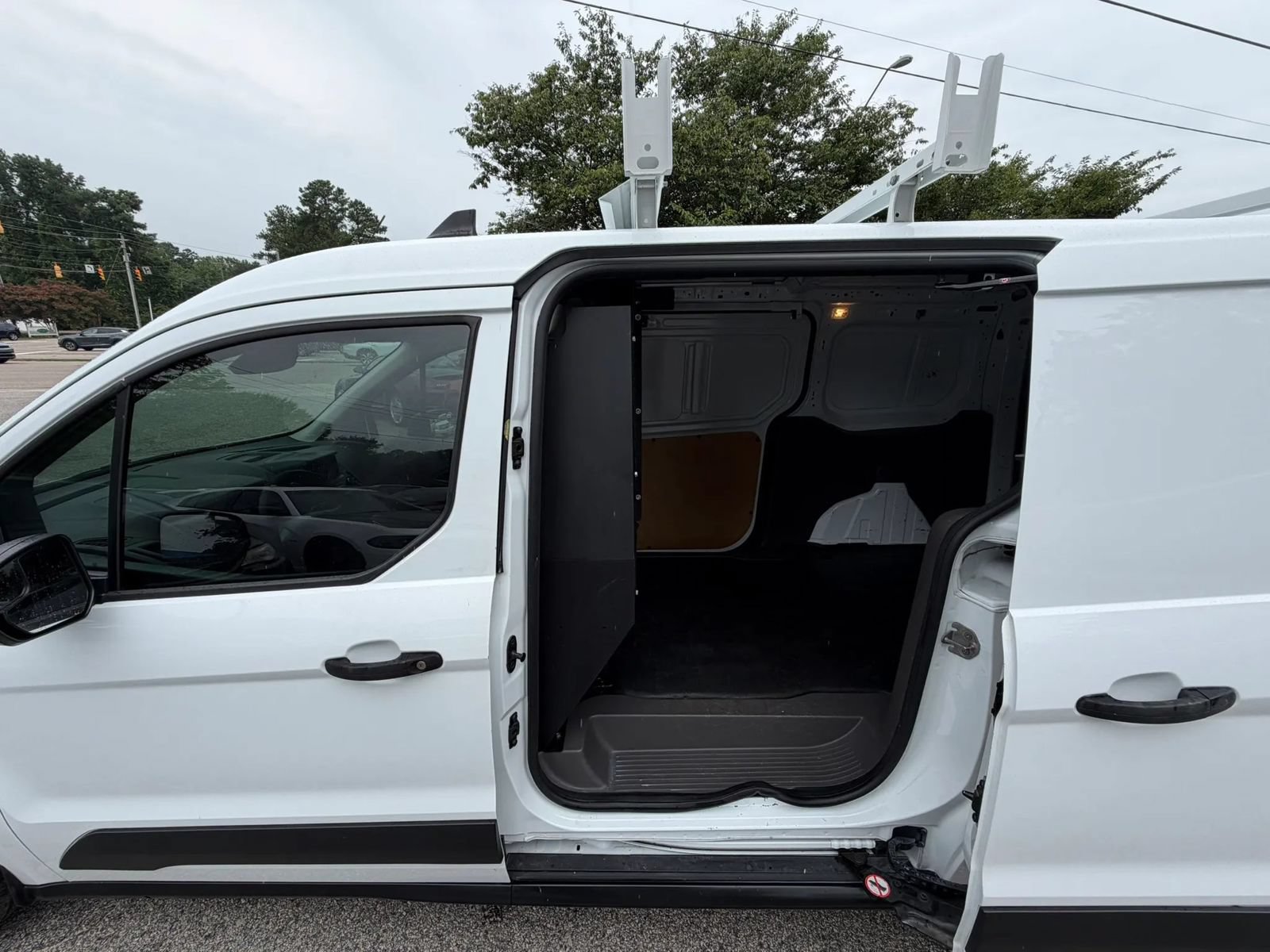 Used 2022 Ford Transit Connect XL FWD image 19