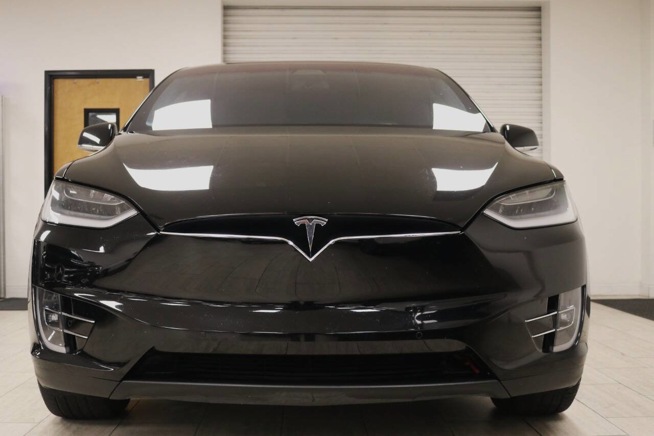 Used 2020 Tesla Model X image 3