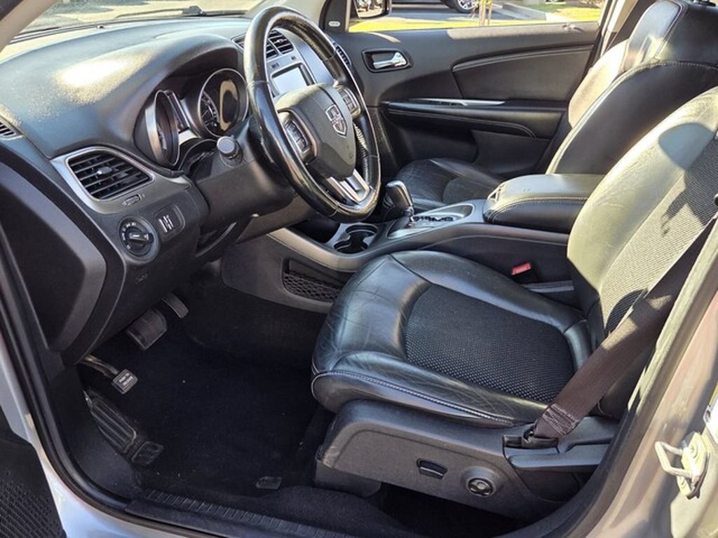 Used 2020 Dodge Journey Crossroad w/ Popular Equipment Group FWD image 3