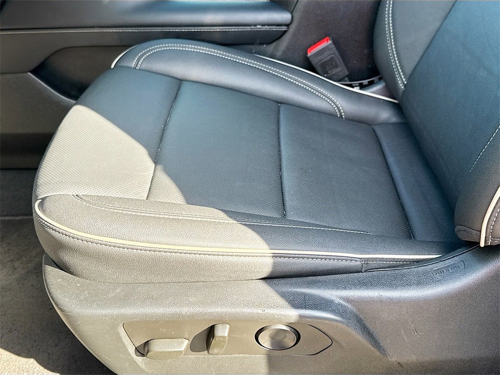 Used 2022 GMC Yukon XL SLT image 21