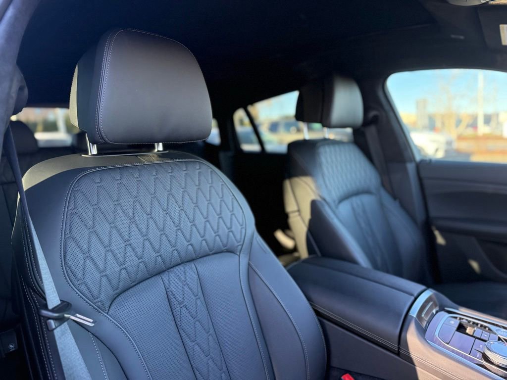 Used 2024 BMW X6 xDrive40i w/ Executive Package image 22