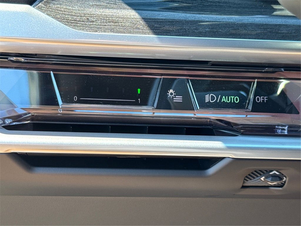 New 2026 BMW 750e xDrive image 24