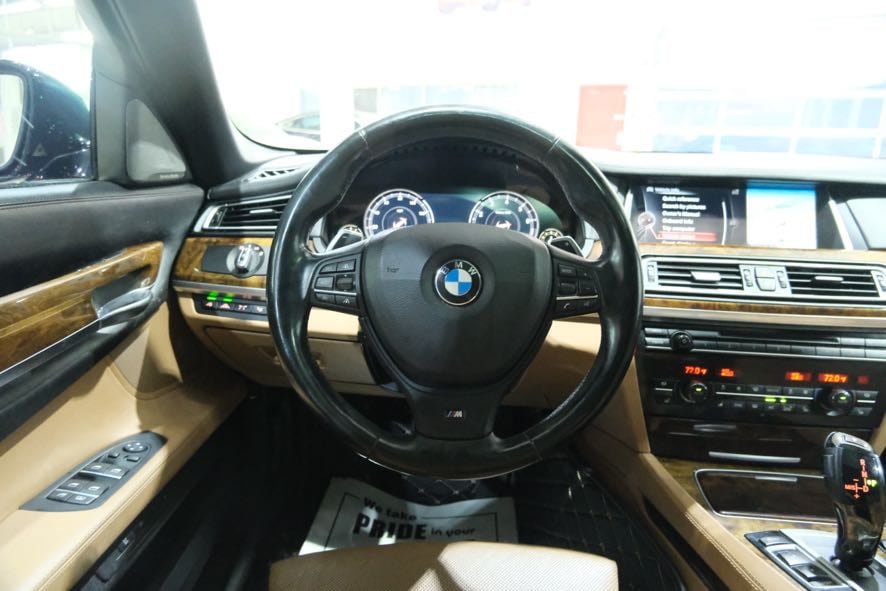 Used 2015 BMW 750Li xDrive AWD/4WD image 34