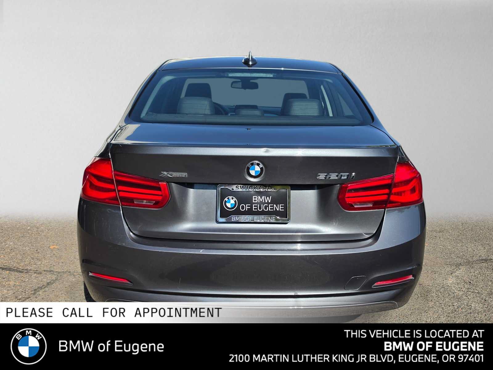 Used 2018 BMW 320i xDrive Sedan w/ Convenience Package AWD/4WD image 4