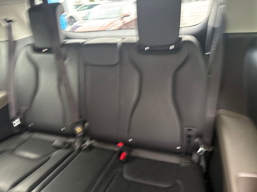 Used 2025 Kia Carnival image 28