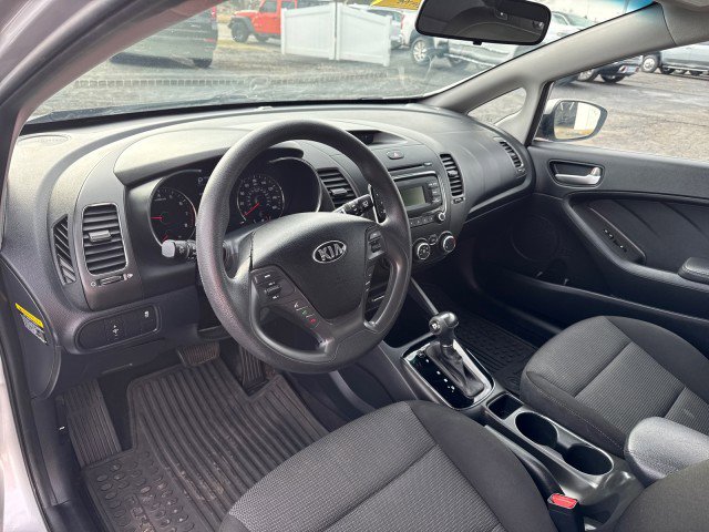 Used 2017 Kia Forte LX image 4