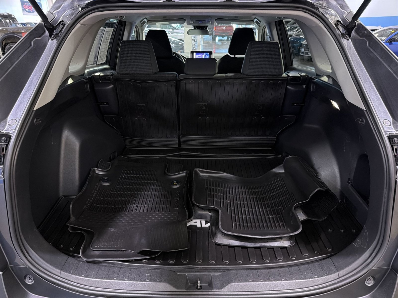 Used 2023 Toyota RAV4 LE AWD/4WD image 27