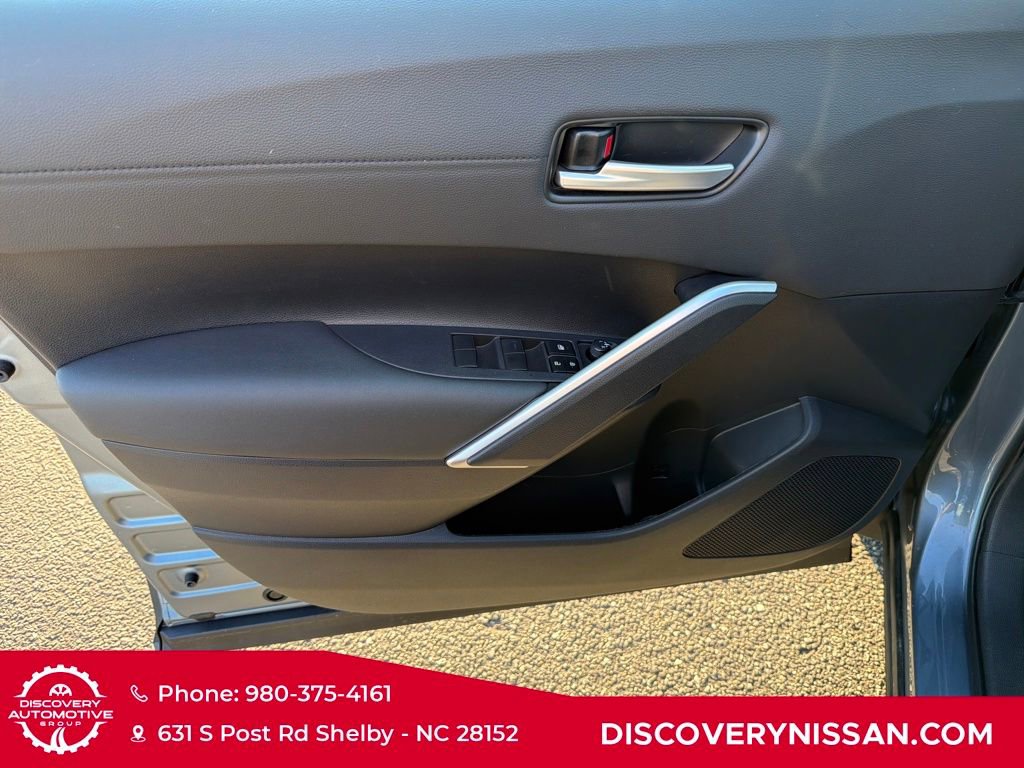 Used 2023 Toyota Corolla Cross XLE image 11