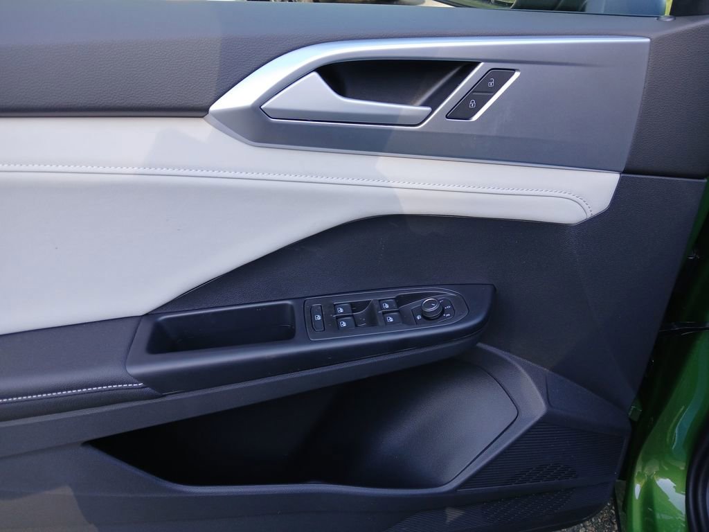 New 2026 Volkswagen Taos SE AWD/4WD image 11