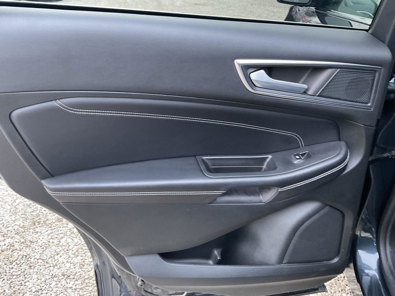 Used 2023 Ford Edge Titanium image 17