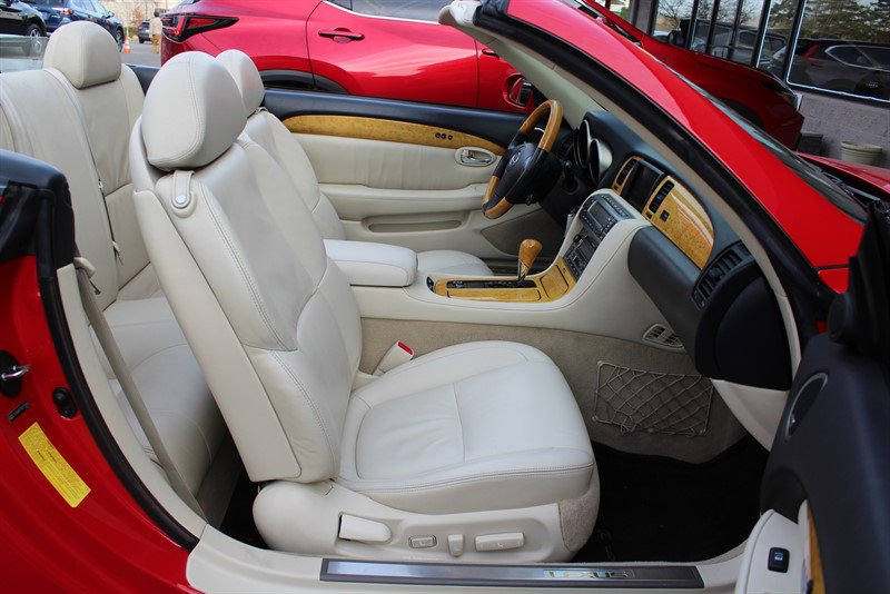 Used 2005 Lexus SC 430 Convertible image 30