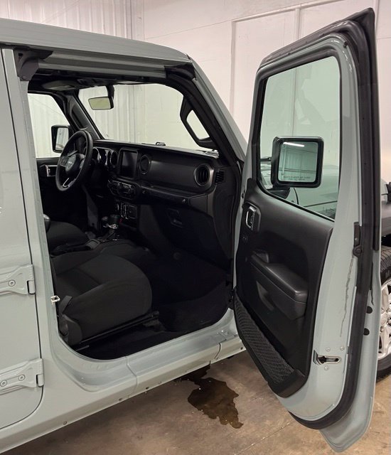 Used 2023 Jeep Wrangler Unlimited Sport w/ Sun And Sound Package AWD/4WD image 17