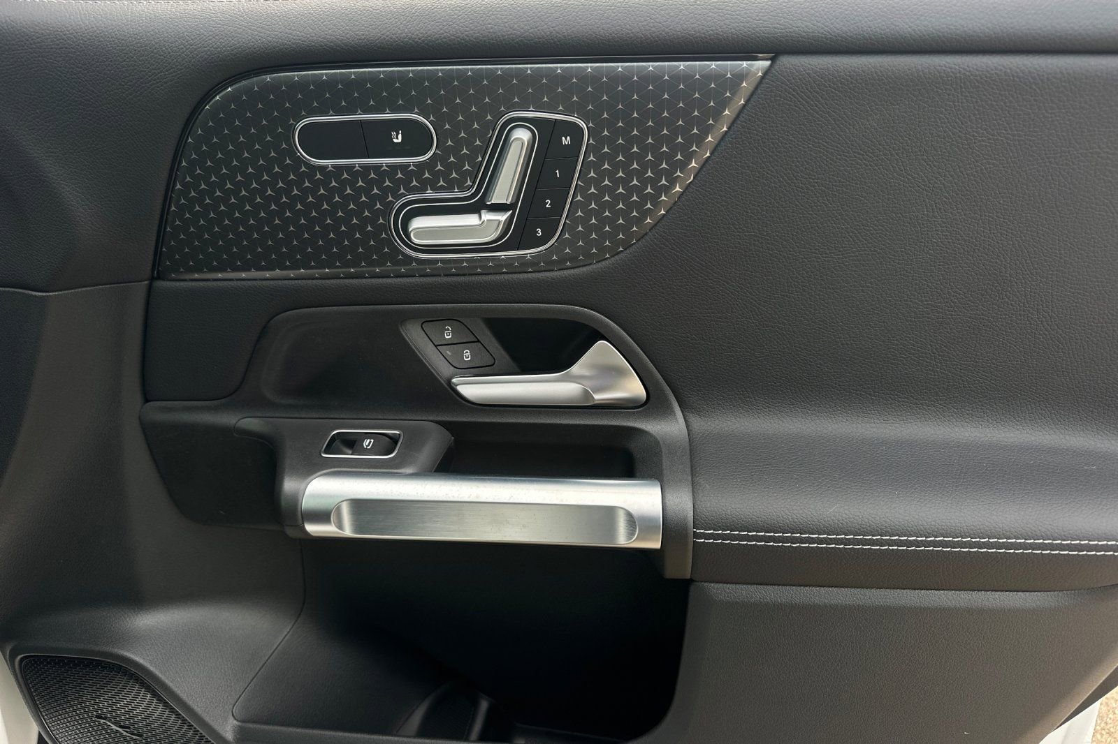 New 2026 Mercedes-Benz GLB 250 image 32