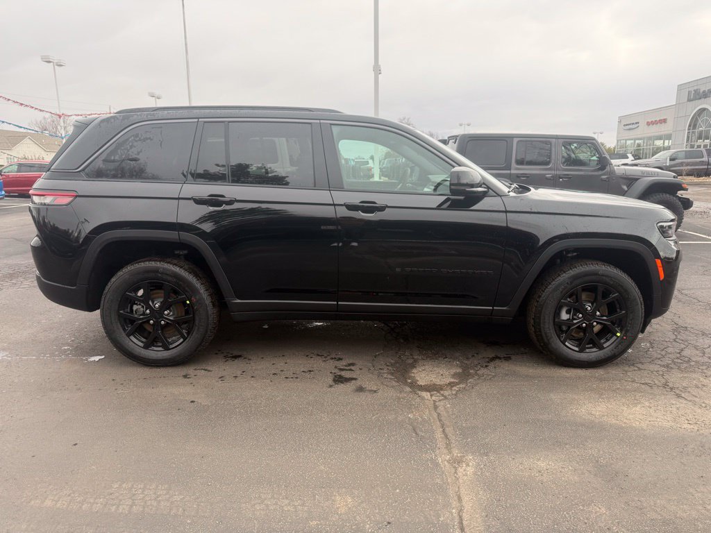 New 2026 Jeep Grand Cherokee Altitude AWD/4WD image 2