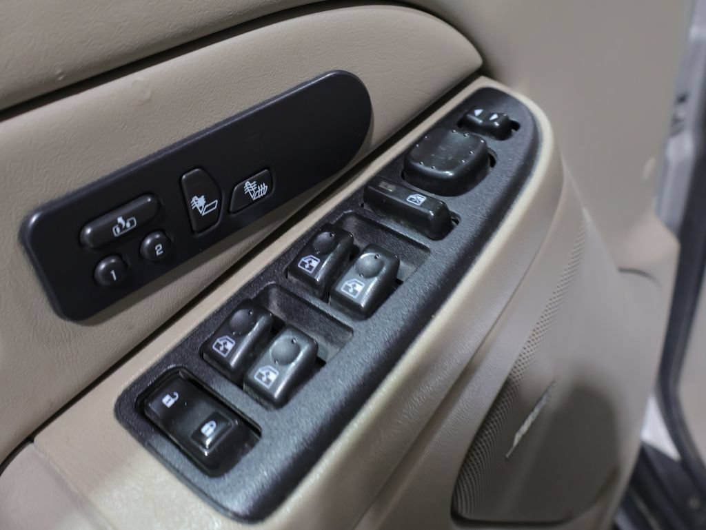 Used 2006 Chevrolet Suburban Z71 w/ Z71 Preferred Equipment Group AWD/4WD image 14