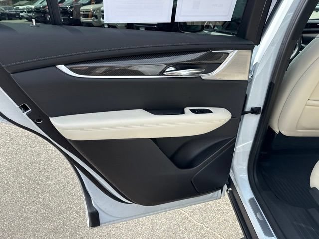 Used 2025 Cadillac XT6 Sport w/ LPO, Floor Liner Package AWD/4WD image 15