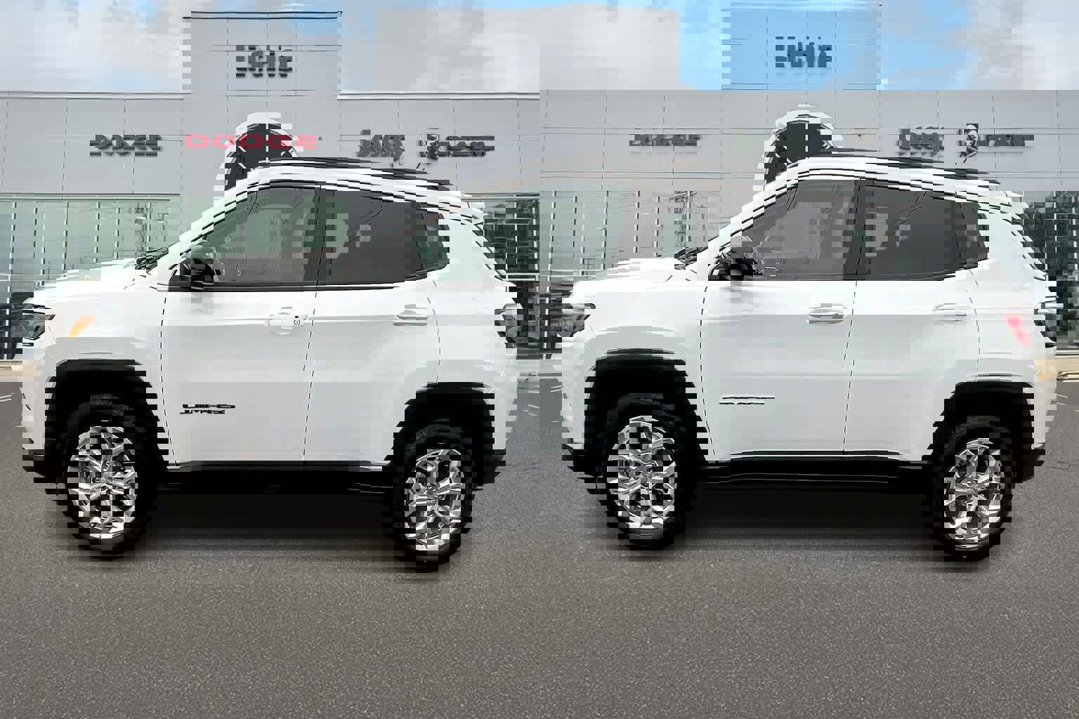 Used 2024 Jeep Compass Latitude image 5