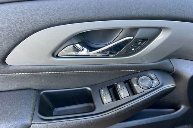 Used 2023 Chevrolet Traverse LT image 11