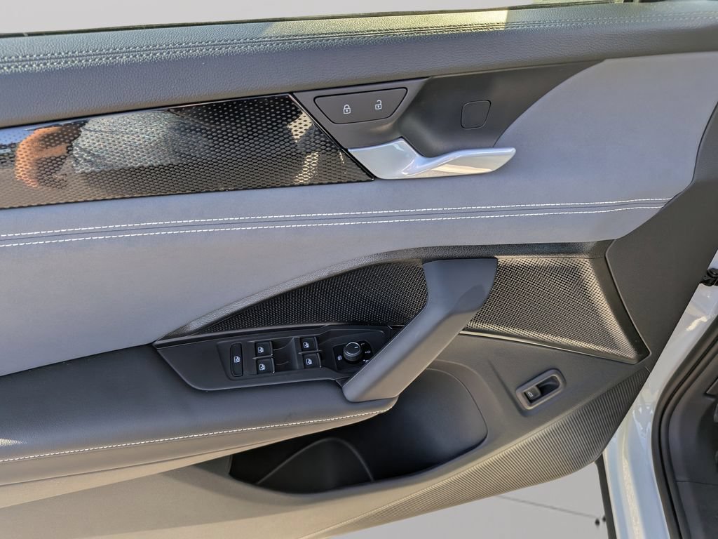 New 2026 Volkswagen Tiguan SE R-Line FWD image 15