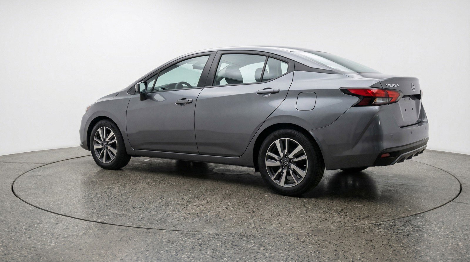 Used 2025 Nissan Versa SV FWD image 5