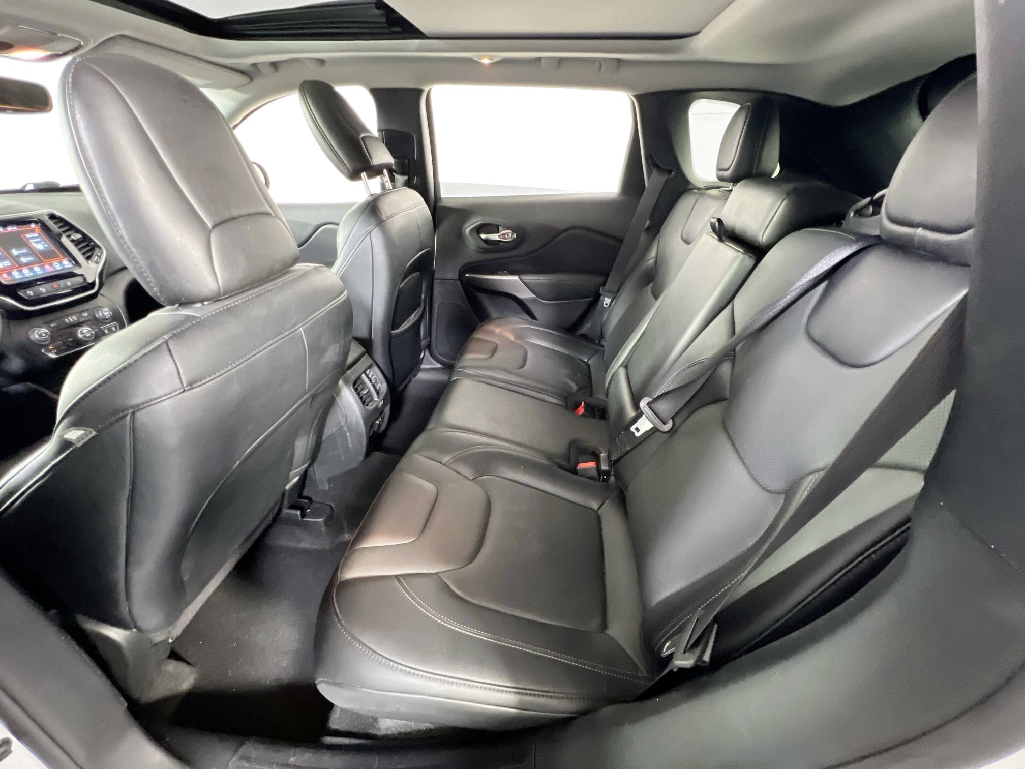 Used 2022 Jeep Cherokee Limited image 24